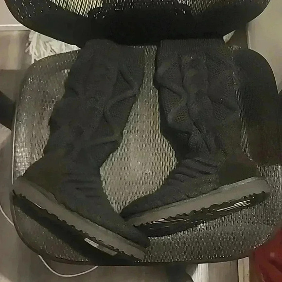 UGG WOMEN'S CLASSIC TALL CHUNKY KNIT BOOT SIZE 6 - Picture 2 of 6